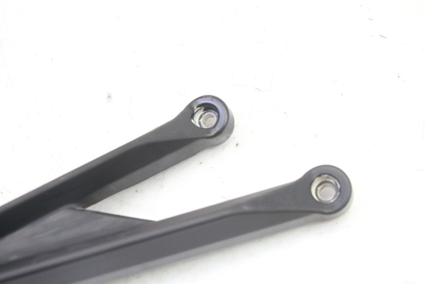 photo de SOPORTE ESTRIBERA TRASERA DERECHA MAG POWER R-STREET 50 (2016 - 2025) - Zoom estado de uso