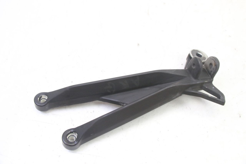 photo de SOPORTE ESTRIBERA TRASERA DERECHA MAG POWER R-STREET 50 (2016 - 2025) - Otra perspectiva