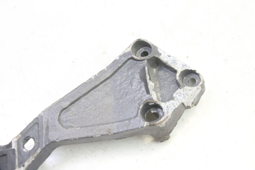 photo de SOPORTE ESTRIBERA TRASERA DERECHA TRIUMPH SPRINT 900 (1995 - 1998) - Otra perspectiva