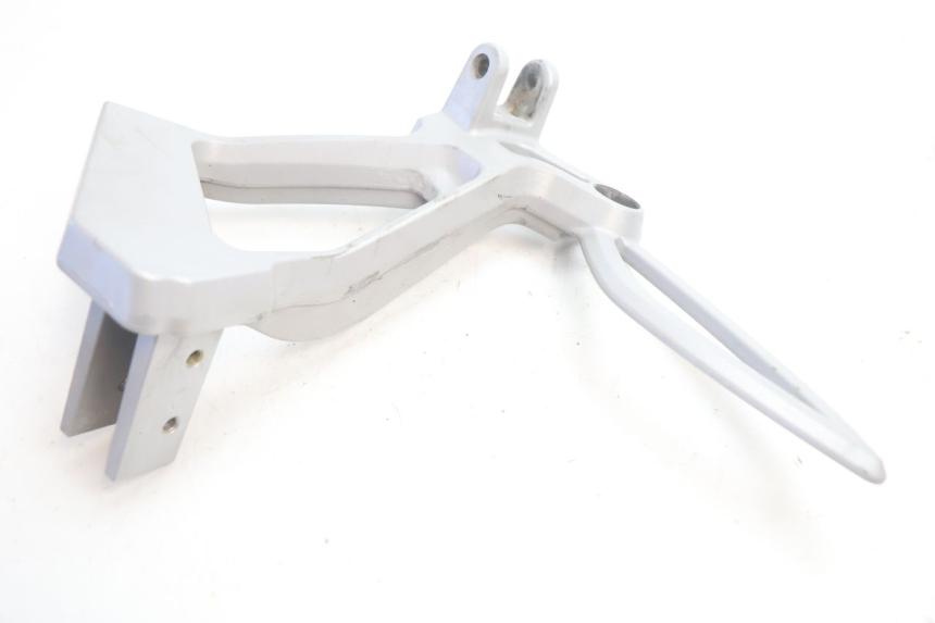 photo de SOPORTE ESTRIBERA TRASERA DERECHA CAN-AM SPYDER RS 1000 (2008 - 2012) - Otra perspectiva