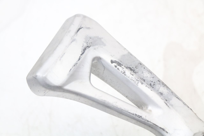 photo de PLATINA APOYA PIE TRASERO DERECHO SUZUKI SV N 650 (1999 - 2002) - Zoom estado de uso