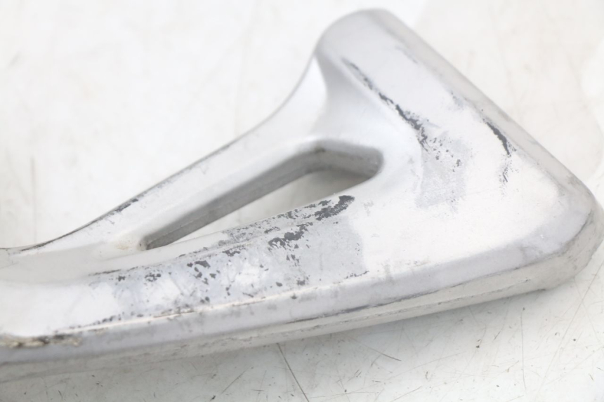 photo de PLATINA APOYA PIE TRASERO DERECHO SUZUKI SV N 650 (1999 - 2002) - Estado de la superficie y material