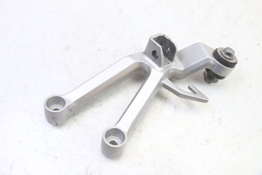 photo de SOPORTE ESTRIBERA TRASERA DERECHA SUZUKI SV S 650 (2003 - 2009) - Zoom estado de uso