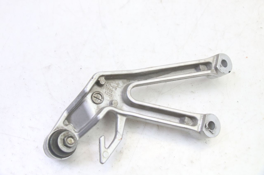 photo de SOPORTE ESTRIBERA TRASERA DERECHA SUZUKI SV S 650 (2003 - 2009) - Otra perspectiva