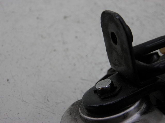 photo de SOPORTE ESTRIBERA TRASERA DERECHA SYM GTS 125 (2005 - 2008) - Estado de la superficie y material