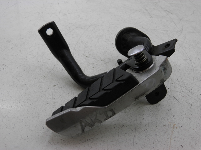 photo de SOPORTE ESTRIBERA TRASERA DERECHA SYM GTS 125 (2005 - 2008) - Recambio usado revisado