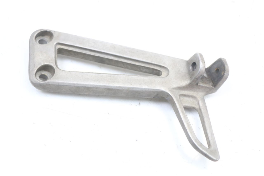 photo de PLATINA APOYA PIE TRASERO DERECHO YAMAHA TDR DELTABOX 125 (1997 - 2003) - Detalle de la pieza