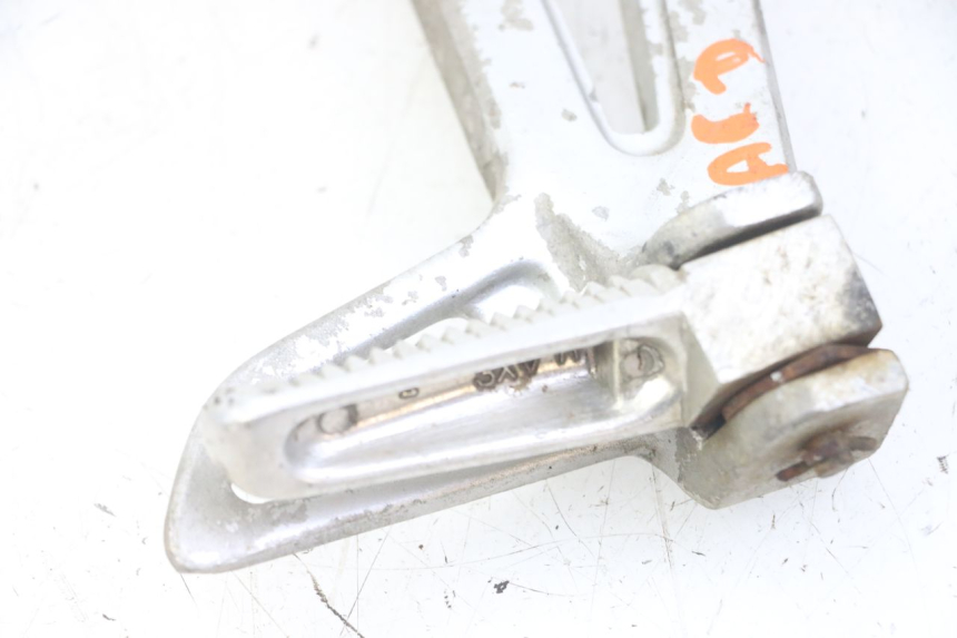 photo de PLATINA APOYA PIE TRASERO DERECHO YAMAHA TDR DELTABOX 125 (1997 - 2003) - Otra perspectiva