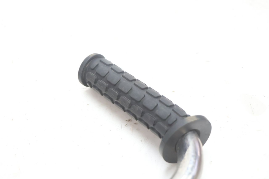 photo de SOPORTE ESTRIBERA TRASERA DERECHA BOOM TRIKE FUN 500 (2004 - 2010) - Otra perspectiva