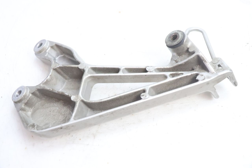 photo de PLATINA APOYA PIE TRASERO DERECHO HONDA VFR FI RC46 800 (1998 - 2001) - Estado de la superficie y material