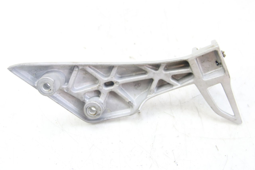 photo de PLATINA APOYA PIE TRASERO DERECHO HONDA VISION NSC R 50 (2013 - 2015) - Zoom estado de uso