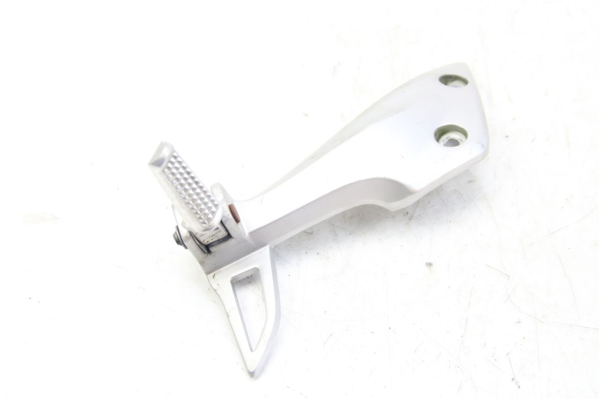 photo de PLATINA APOYA PIE TRASERO DERECHO HONDA VISION NSC R 50 (2013 - 2015) - Primer plano técnico