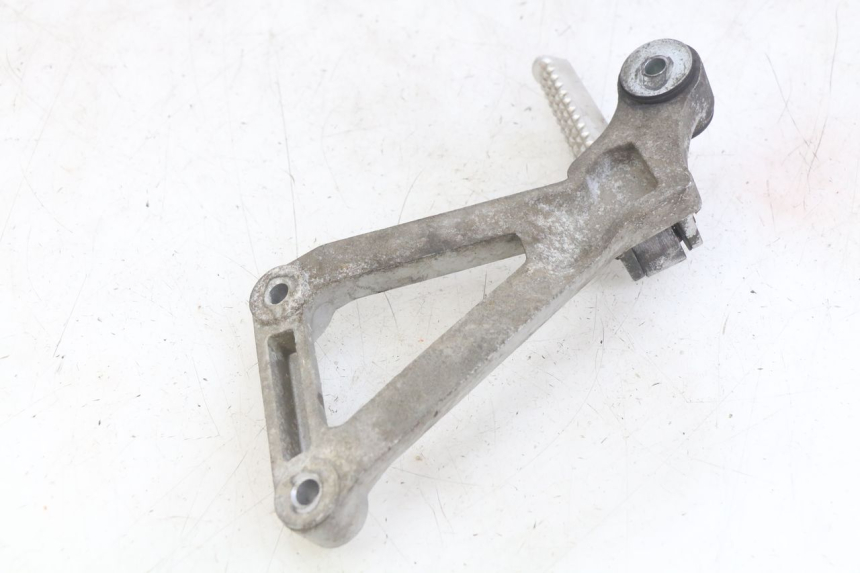 photo de PLATINA APOYA PIE TRASERO DERECHO DAELIM VJ ROADWIN FI 125 (2008 - 2017) - Zoom estado de uso