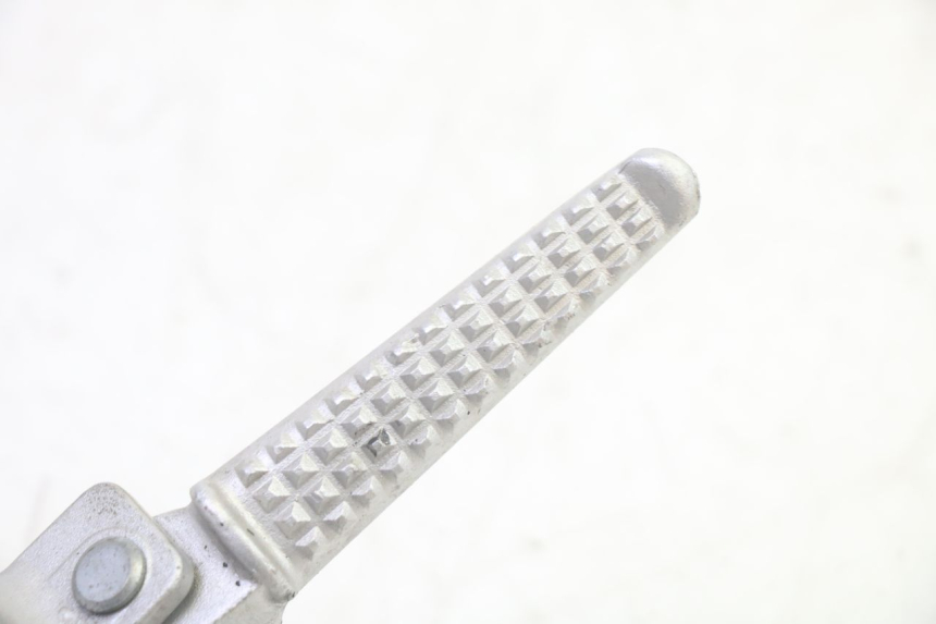 photo de PLATINA APOYA PIE TRASERO DERECHO DAELIM VJ ROADWIN FI 125 (2008 - 2017) - Otra perspectiva