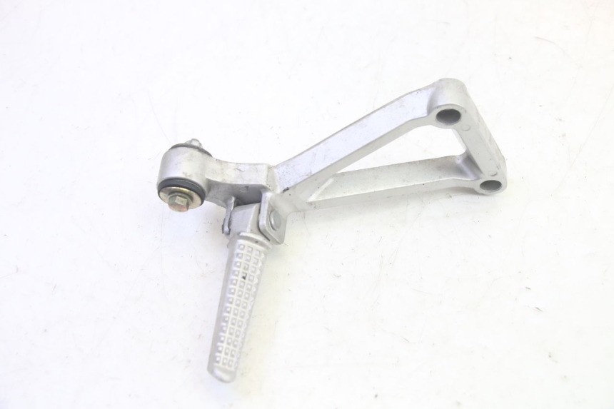 photo de PLATINA APOYA PIE TRASERO DERECHO DAELIM VJ ROADWIN FI 125 (2008 - 2017) - Primer plano técnico