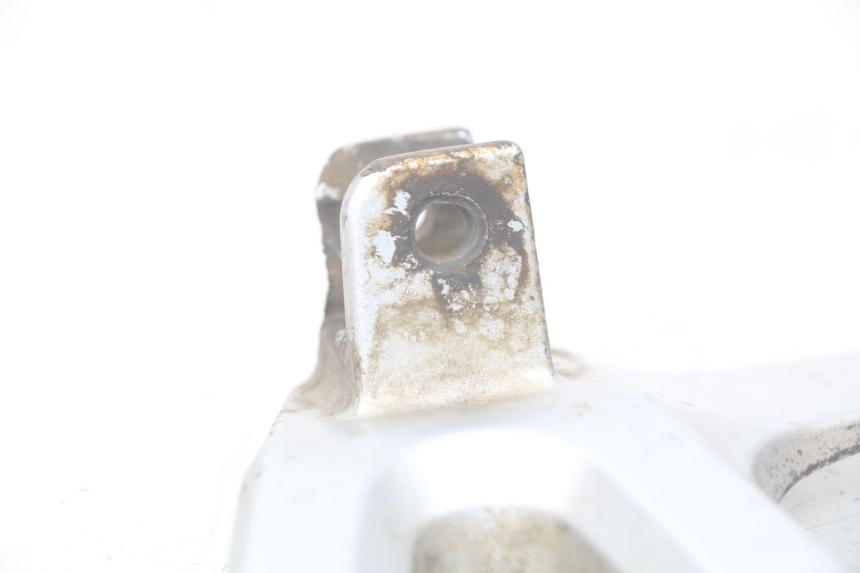 photo de PLATINA APOYA PIE TRASERO DERECHO SUZUKI XF FREEWIND 650 (1997 - 2003) - Primer plano técnico