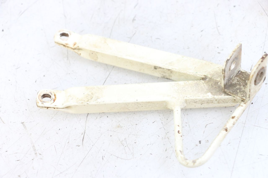 photo de PLATINA APOYA PIE TRASERO DERECHO PEUGEOT XP6 50 (1997 - 2003) - Zoom estado de uso