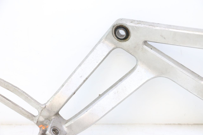 photo de SOPORTE ESTRIBERA TRASERA DERECHA HONDA XRV AFRICA TWIN 750 (1990 - 1992) - Características distintivas