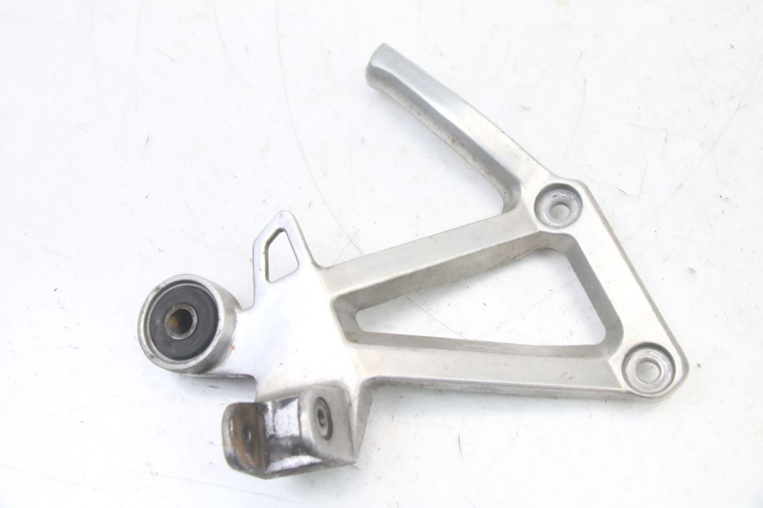 photo de SOPORTE ESTRIBERA TRASERA DERECHA YAMAHA FZS FAZER 600 (2001 - 2003) - Vista principal