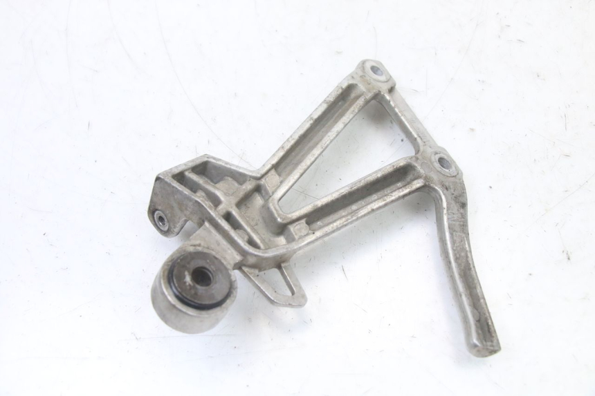 photo de SOPORTE ESTRIBERA TRASERA DERECHA YAMAHA FZS FAZER 600 (2001 - 2003) - Otra perspectiva