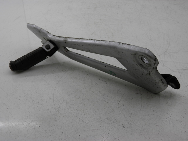 photo de SOPORTE ESTRIBERA TRASERA DERECHA YAMAHA YBR 125 (2004 - 2006) - Vista principal