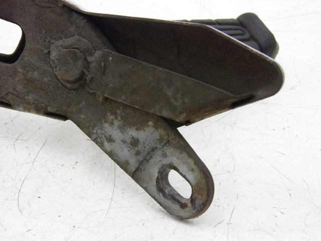 photo de SOPORTE ESTRIBERA TRASERA DERECHA YAMAHA YBR 125 (2004 - 2006) - Otra perspectiva