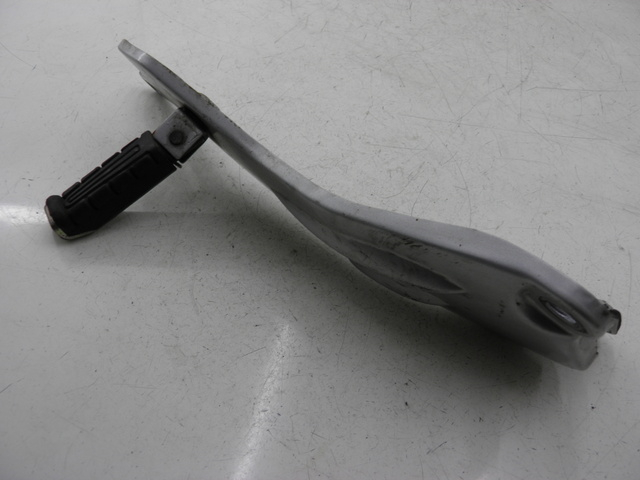 photo de SOPORTE ESTRIBERA TRASERA DERECHA YAMAHA YBR CUSTOM 125 (2008 - 2010) - Zoom estado de uso