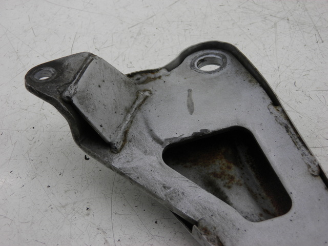 photo de SOPORTE ESTRIBERA TRASERA DERECHA YAMAHA YBR CUSTOM 125 (2008 - 2010) - Otra perspectiva