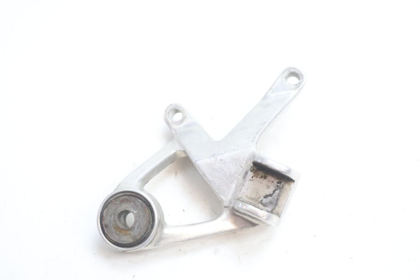 photo de SOPORTE ESTRIBERA TRASERA DERECHA YAMAHA YZF R GENESIS 750 (1993 - 1998) - Detalle de la pieza