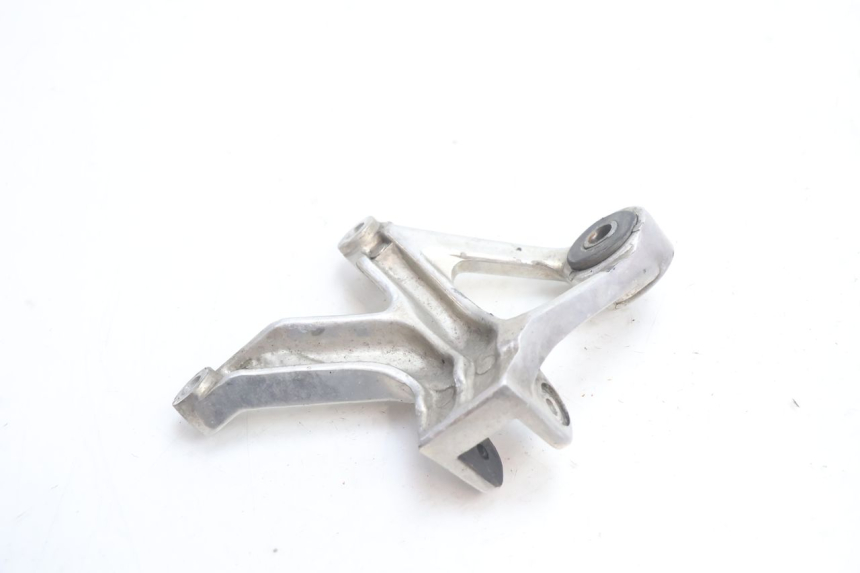 photo de SOPORTE ESTRIBERA TRASERA DERECHA YAMAHA YZF R GENESIS 750 (1993 - 1998) - Otra perspectiva