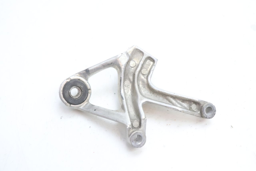photo de SOPORTE ESTRIBERA TRASERA DERECHA YAMAHA YZF R GENESIS 750 (1993 - 1998) - Primer plano técnico
