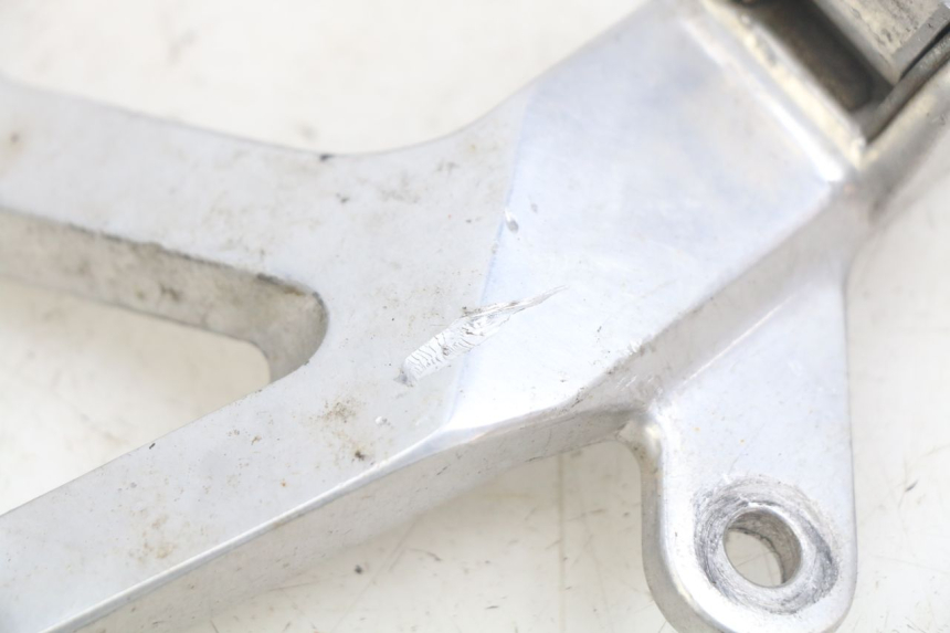 photo de PLACA DE APOYO DEL PIE TRASERO DERECHO YAMAHA YZF R THUNDERCAT 600 (1996 - 2003) - Vista general del producto