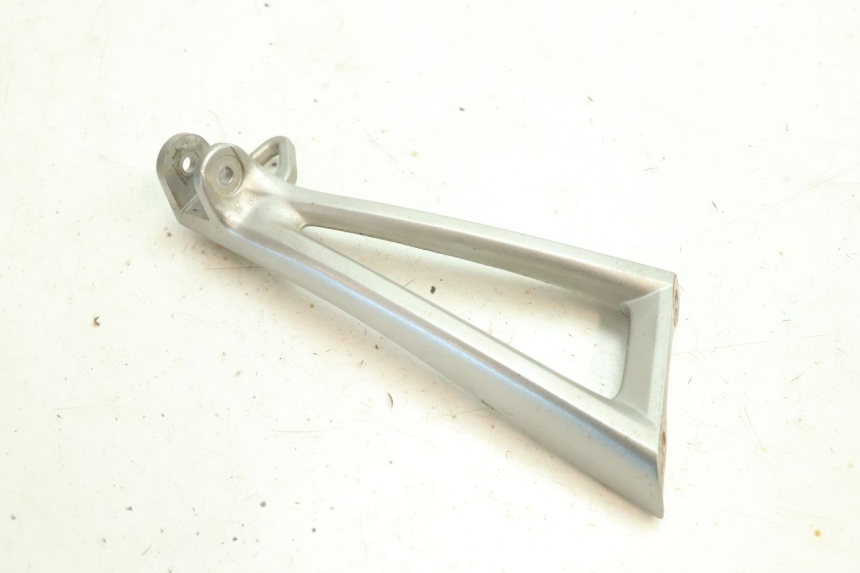 photo de SOPORTE ESTRIBERA TRASERA DERECHA YAMAHA YZF R6 600 (2008 - 2009) - Detalle de la pieza