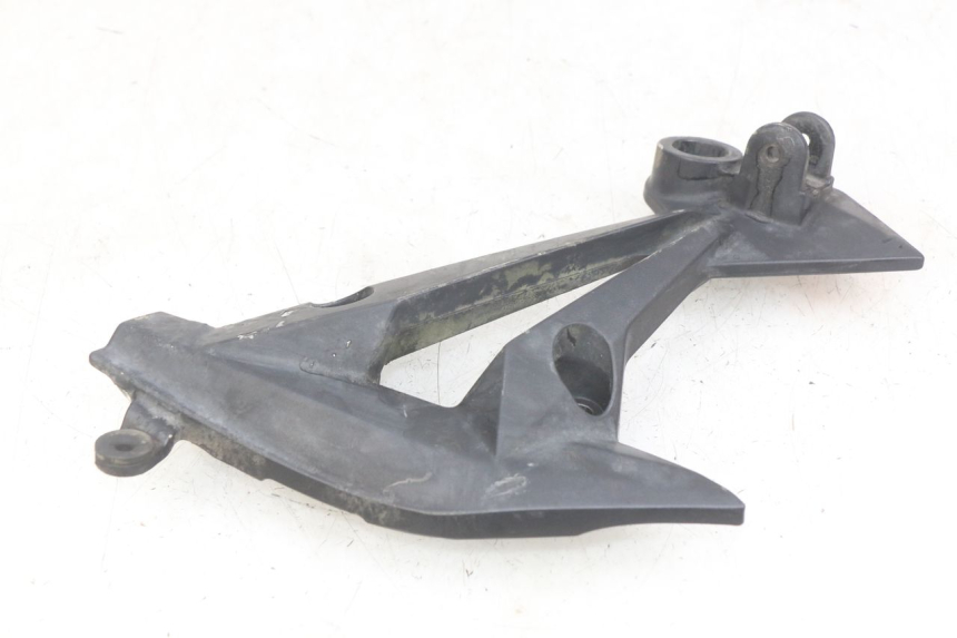 photo de PLATINA APOYA PIE TRASERO DERECHO KAWASAKI Z 750 (2007 - 2013) - Zoom estado de uso