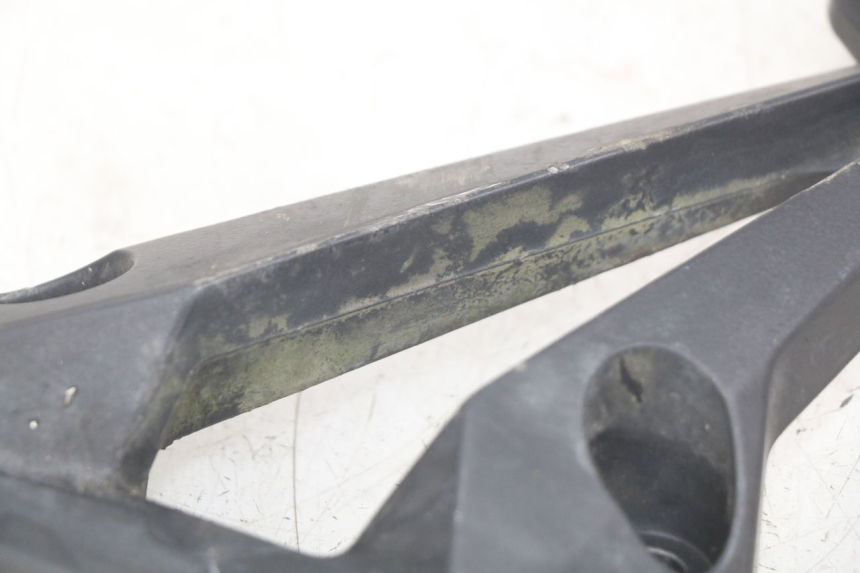 photo de PLATINA APOYA PIE TRASERO DERECHO KAWASAKI Z 750 (2007 - 2013) - Otra perspectiva