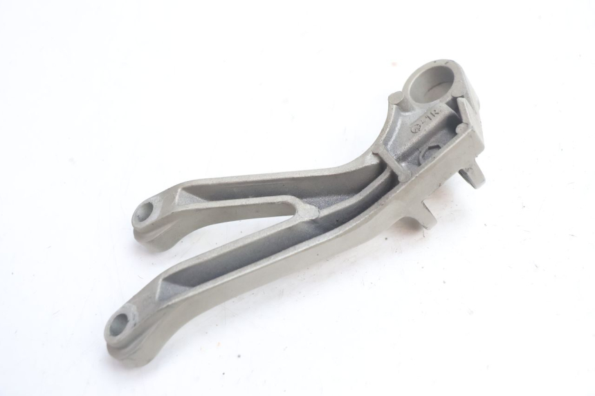 photo de SOPORTE ESTRIBERA TRASERA DERECHA KAWASAKI ZX-6R ZX6R 600 (2000 - 2002) - Detalles de los puntos de fijación