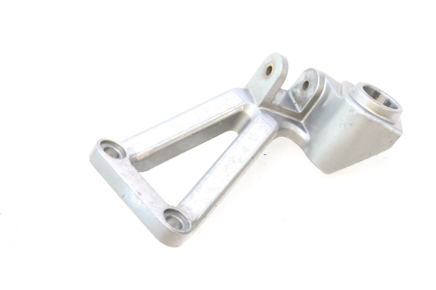 photo de PLACA DE APOYO DEL PIE TRASERO DERECHO KAWASAKI ZX-6R ZX6R 600 (1995 - 1997) - Primer plano técnico