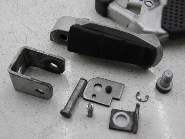 photo de SOPORTE ESTRIBERA TRASERA IZQUIERDA BMW R RS 1150 (2001 - 2005) - Detalles de los puntos de fijación