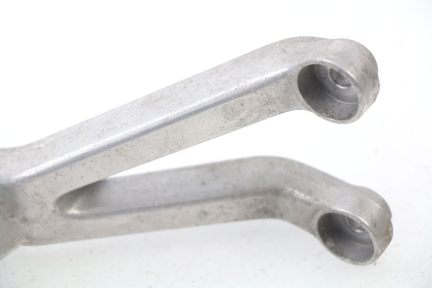 photo de SOPORTE ESTRIBERA TRASERA IZQUIERDA HONDA CBR 919 RR FIREBLADE 900 (1998 - 1999) - Zoom estado de uso