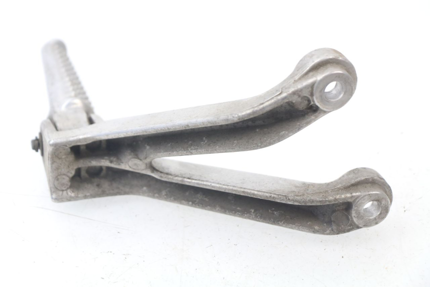 photo de SOPORTE ESTRIBERA TRASERA IZQUIERDA HONDA CBR 919 RR FIREBLADE 900 (1998 - 1999) - Otra perspectiva