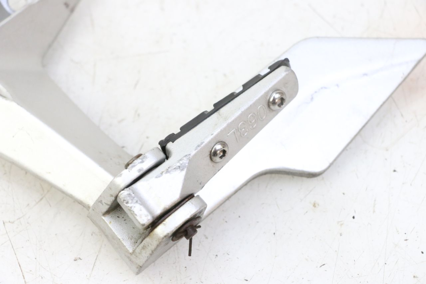 photo de SOPORTE ESTRIBERA TRASERA IZQUIERDA STAHO FH 50 (2018 - 2019) - Detalles de los puntos de fijación