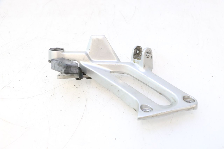 photo de SOPORTE ESTRIBERA TRASERA IZQUIERDA YAMAHA FJR 1300 (2001 - 2005) - Primer plano técnico