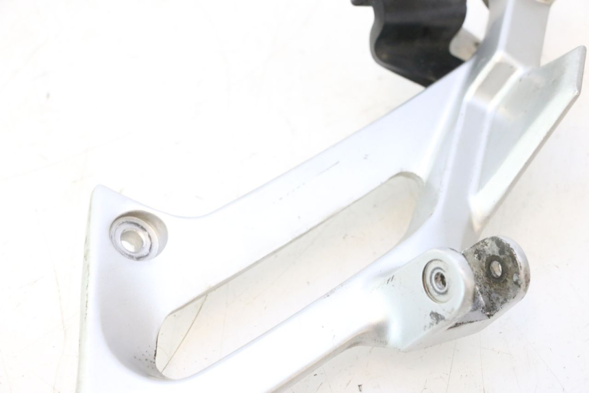 photo de SOPORTE ESTRIBERA TRASERA IZQUIERDA YAMAHA FJR 1300 (2001 - 2005) - Detalles de los puntos de fijación