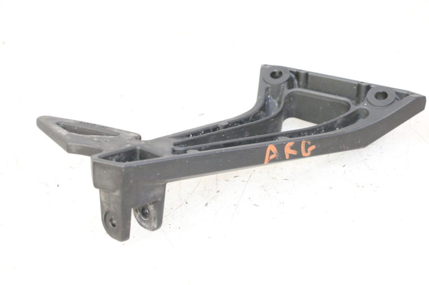 photo de SOPORTE ESTRIBERA TRASERA IZQUIERDA YAMAHA FZ6 FAZER S2 600 (2007 - 2011) - Zoom estado de uso