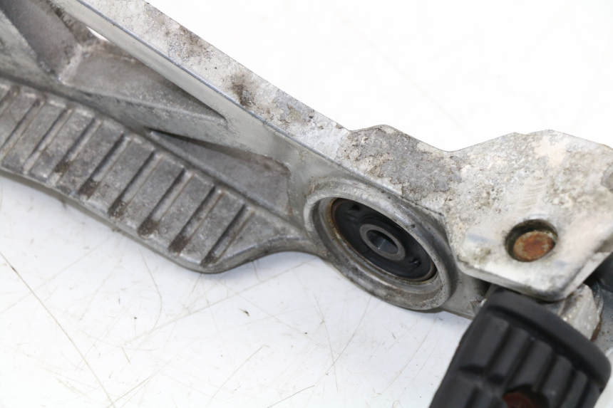 photo de SOPORTE ESTRIBERA TRASERA IZQUIERDA YAMAHA FZX FAZER 750 (1987 - 1998) - Primer plano de alta resolución