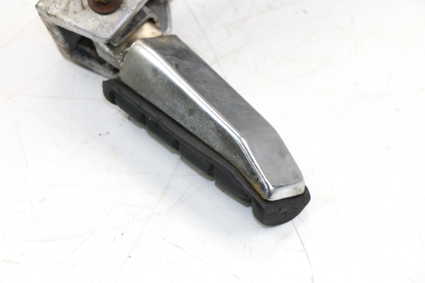 photo de SOPORTE ESTRIBERA TRASERA IZQUIERDA YAMAHA FZX FAZER 750 (1987 - 1998) - Zoom sobre los componentes