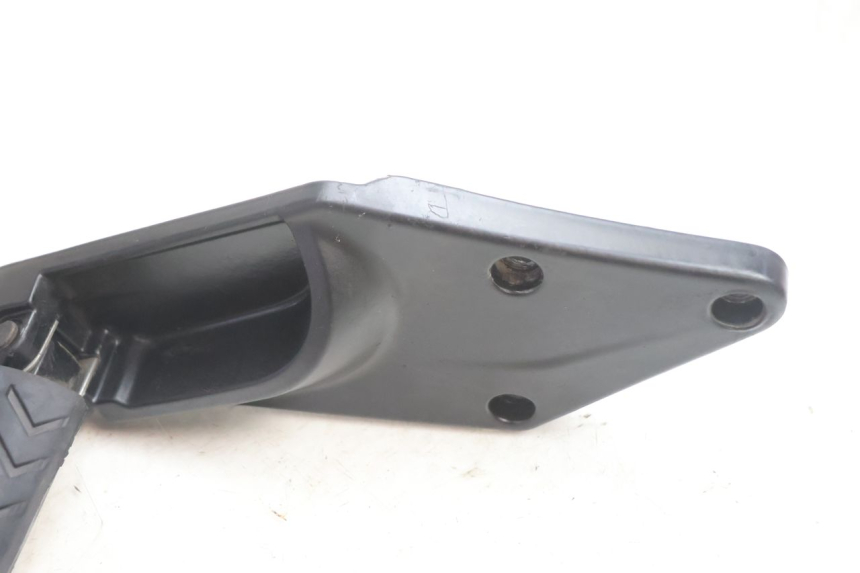 photo de PLACA DE APOYO DEL PIE TRASERO IZQUIERDO GILERA GP 800 (2007 - 2013) - Zoom estado de uso