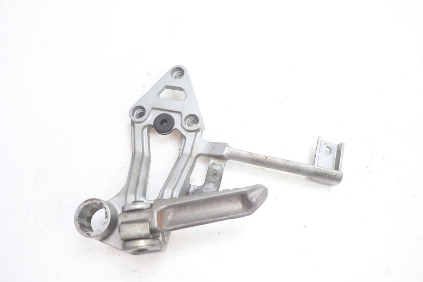 photo de SOPORTE ESTRIBERA TRASERA IZQUIERDA KAWASAKI GPX F ZX750F 750 (1986 - 1990) - Otra perspectiva