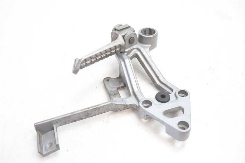 photo de SOPORTE ESTRIBERA TRASERA IZQUIERDA KAWASAKI GPX F ZX750F 750 (1986 - 1990) - Primer plano técnico