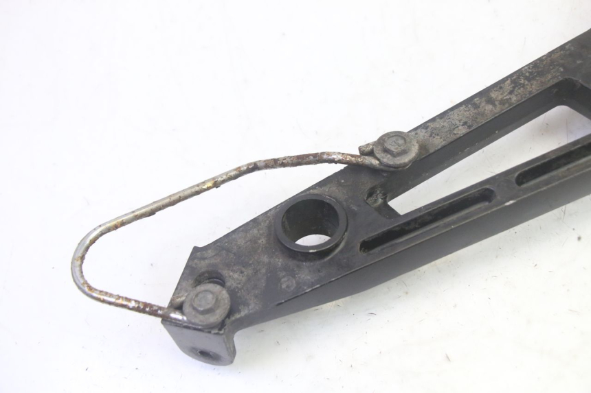 photo de SOPORTE ESTRIBERA TRASERA IZQUIERDA KAWASAKI GPZ RX 1000 (1986 - 1988) - Detalles de los puntos de fijación